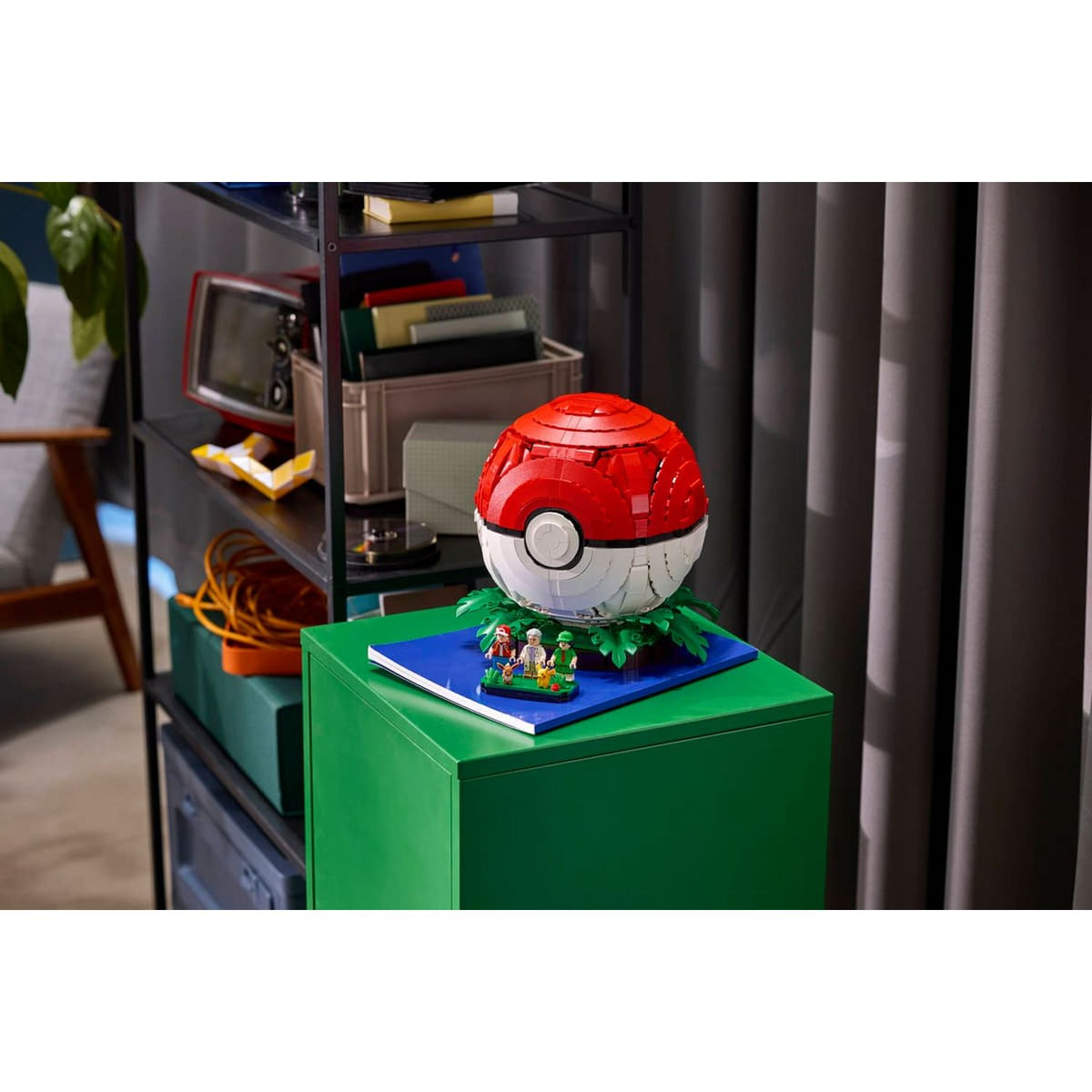 LEGO Iconic Trainer Moments Poké Ball 72154