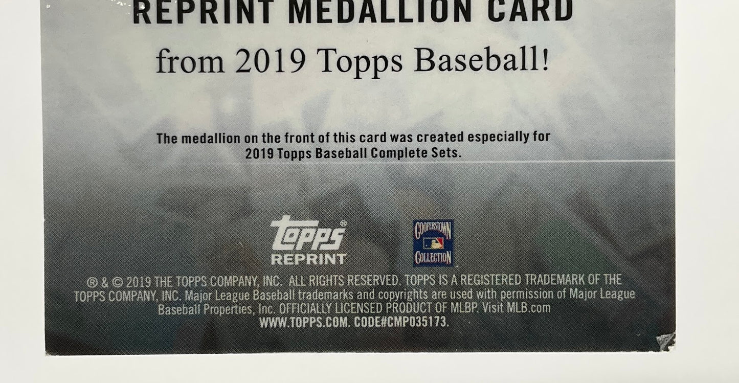 Roberto Clemente 2019 Topps Chrome Greatest Cards Reprint Medallion Card 22/50 - Collector Store LLC