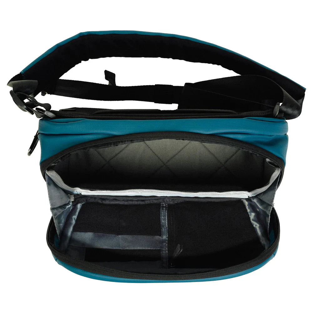 Dueling Guard Gauntlet TCG Bag (Aquamarine)