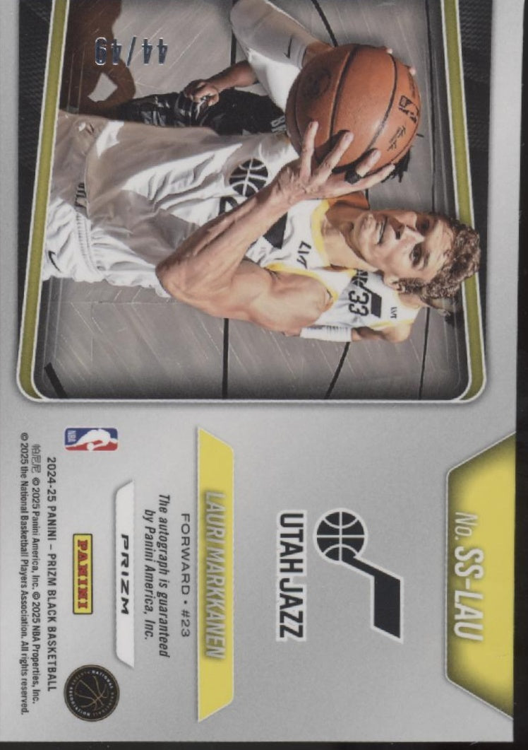 Lauri Markkanen 2024-25 Prizm Black Sensational Signatures Blue Prizm Auto 44/49