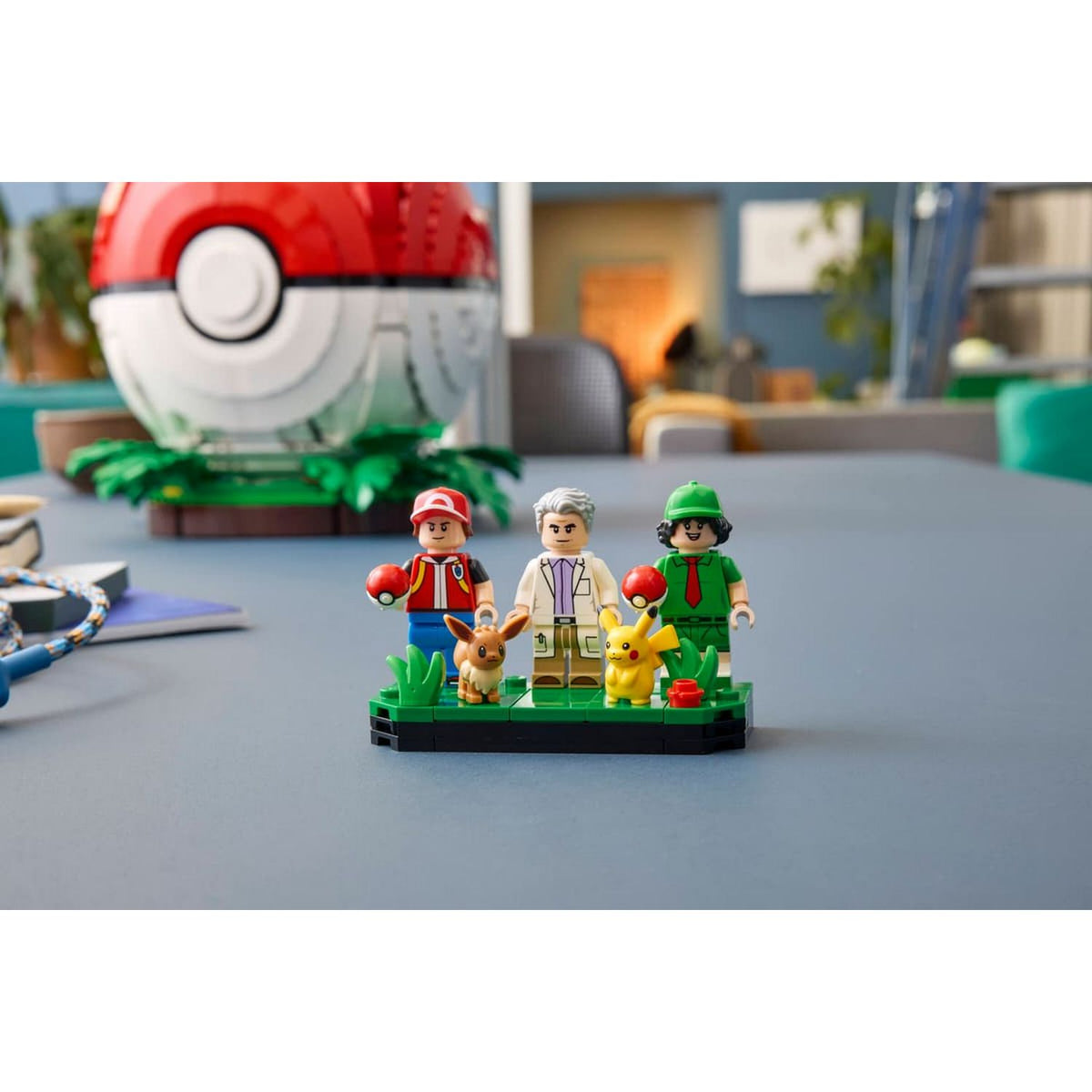 LEGO Iconic Trainer Moments Poké Ball 72154