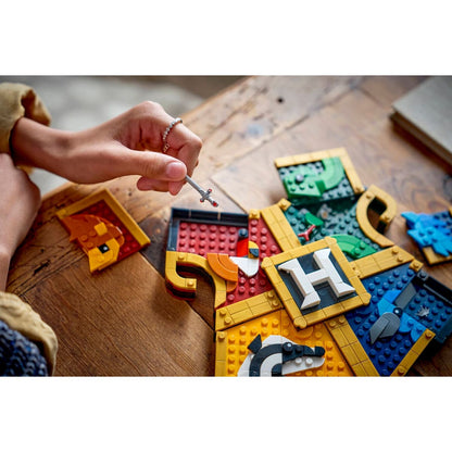 LEGO Hogwarts House Crest 76462