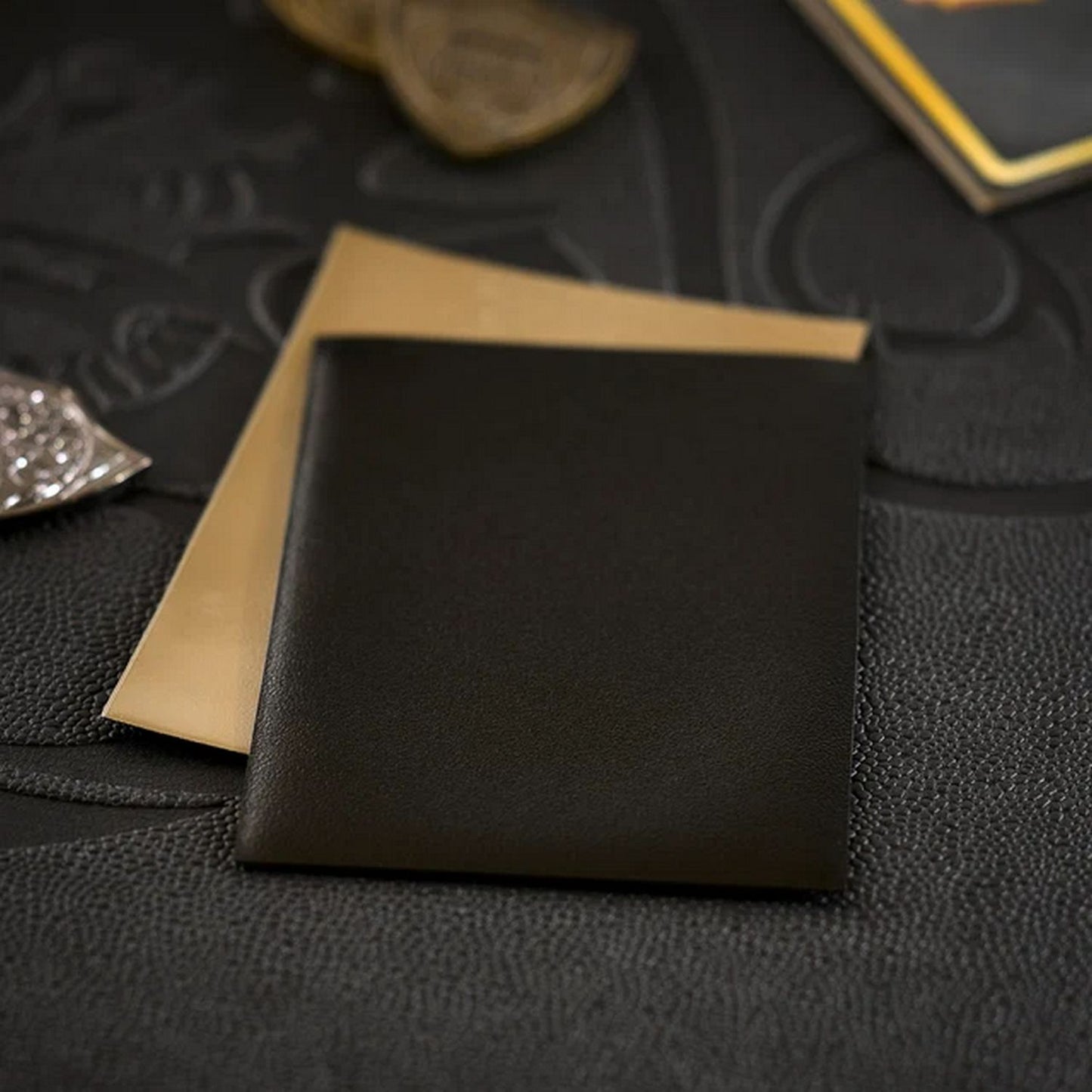 Dragon Shield 100ct Dual Matte Sleeves - Black & Gold
