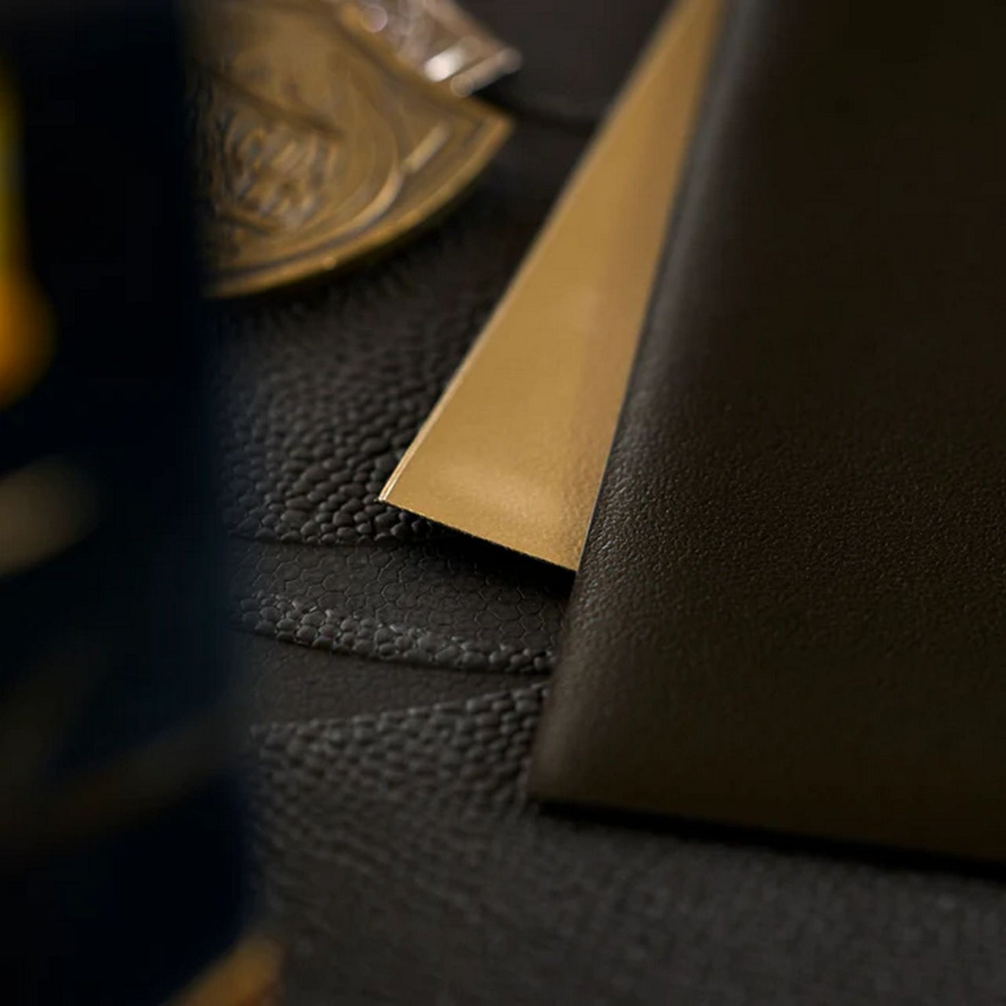 Dragon Shield 100ct Dual Matte Sleeves - Black & Gold
