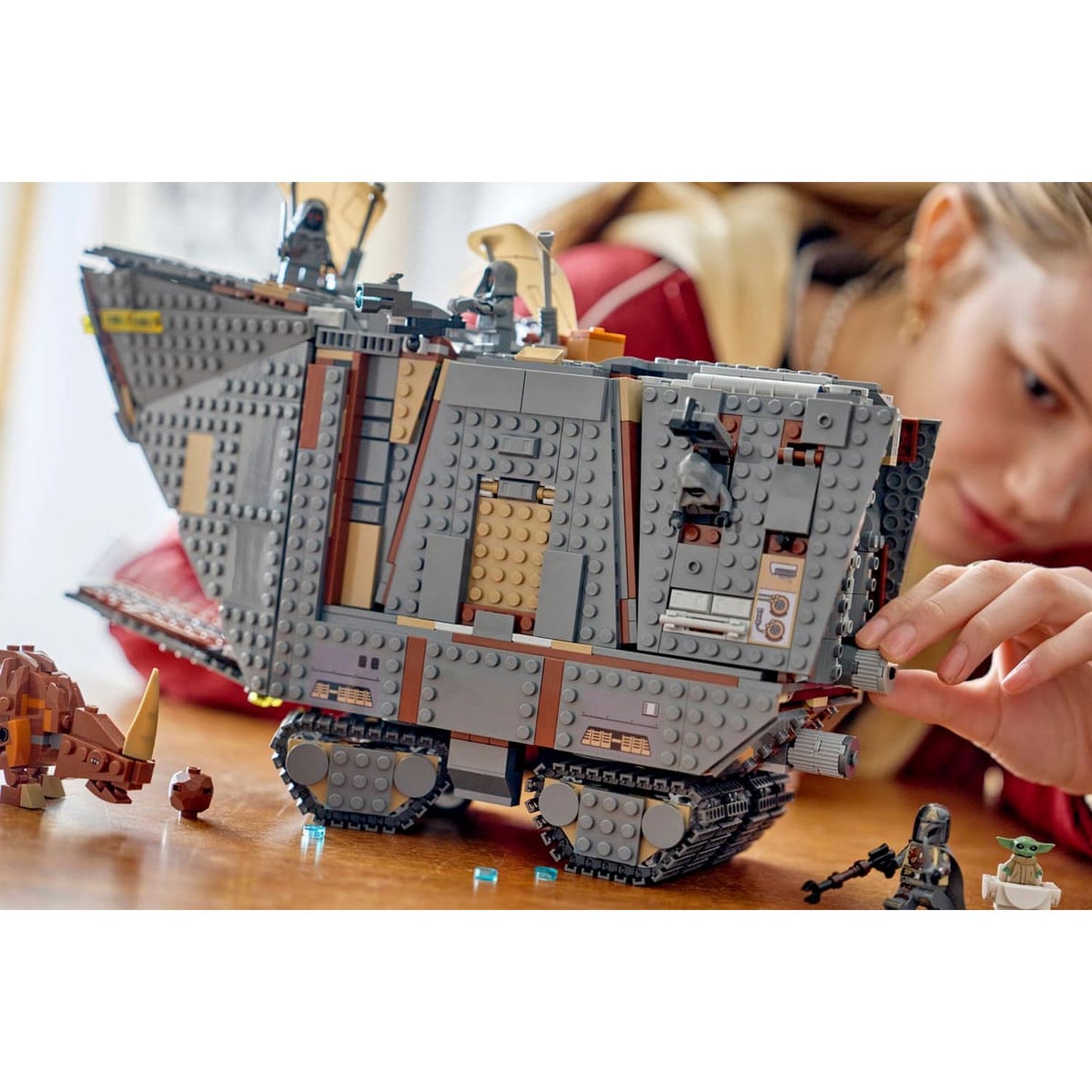LEGO Offworld Sandcrawler and Mudhorn 75453