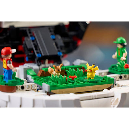 LEGO Iconic Trainer Moments Poké Ball 72154