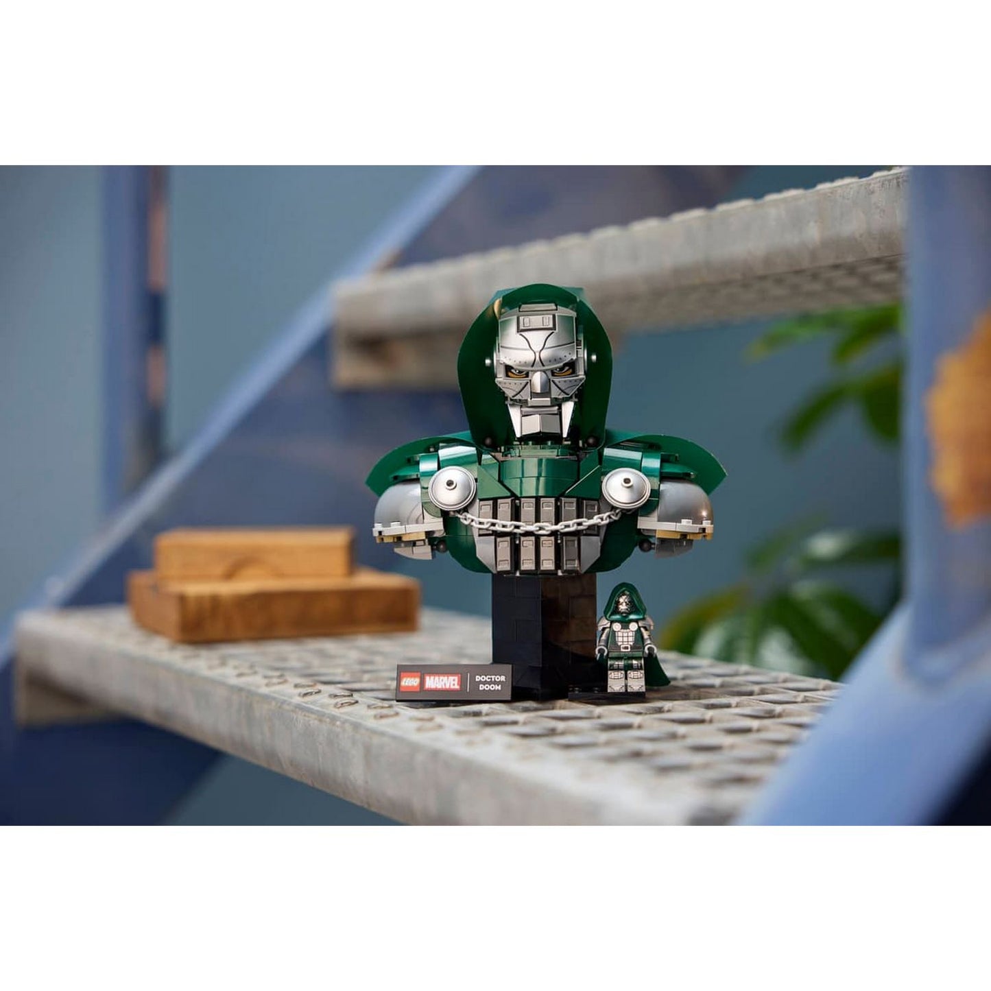 LEGO Doctor Doom Bust 76345