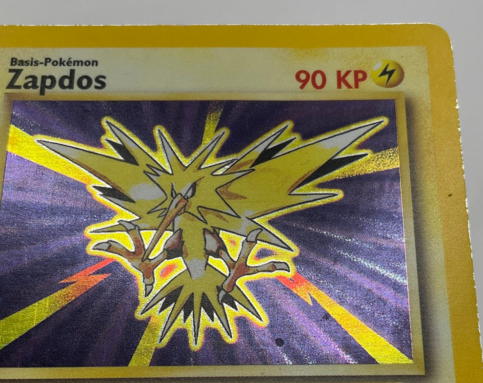Pokemon Base Set Holo Rare Zapdos #16 [Damaged]