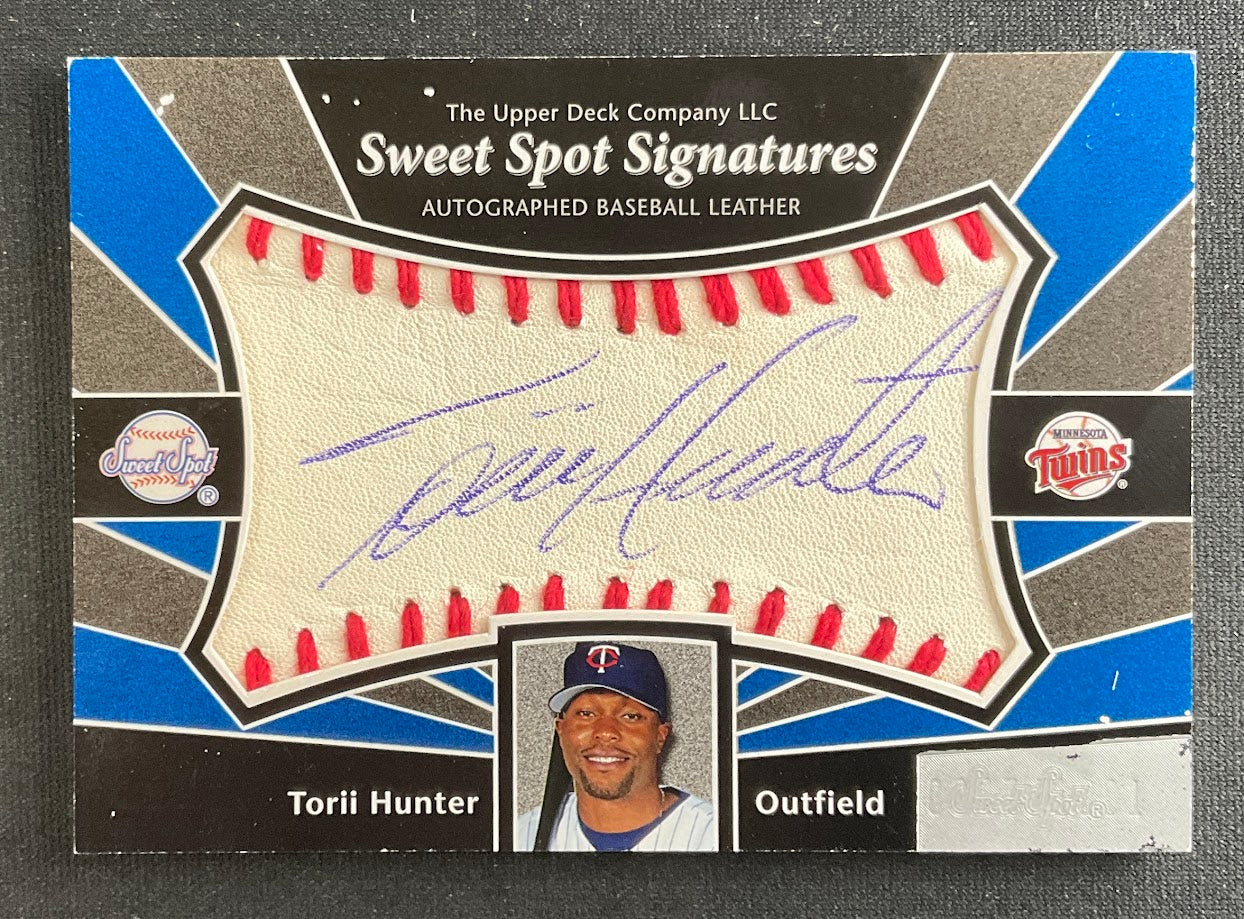 Torii Hunter 2004 Upper Deck Sweet Spot Signatures Ball Relic Auto #SS-HU
