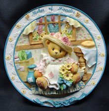 Cherished Teddies: Mom Sitting In Kitchen Plate "MOM - Maker of Miracles" Figurine - Collector Store LLC