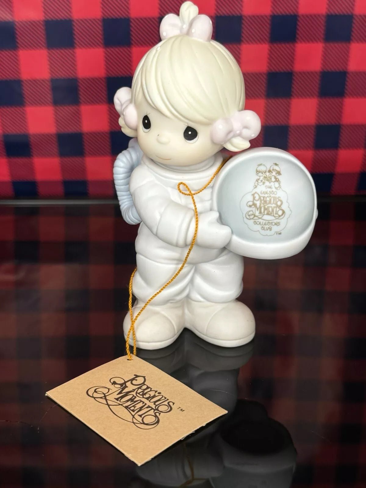 Precious Moments: "The Club That's Out Of This World" 1992 Symbol Of Membership - Collector Store LLC